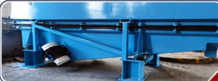 Vibrating shake-out conveyor